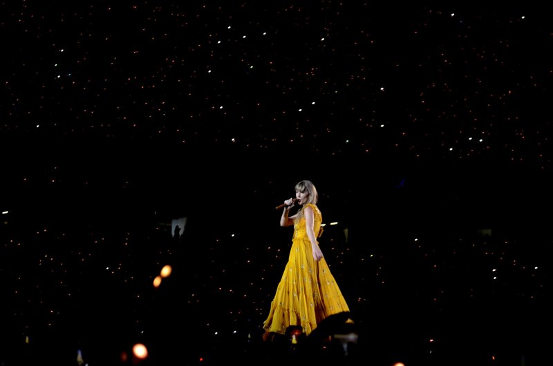 Taylor Swift — November 17 - Rio de Janeiro, Brazil — photo 24