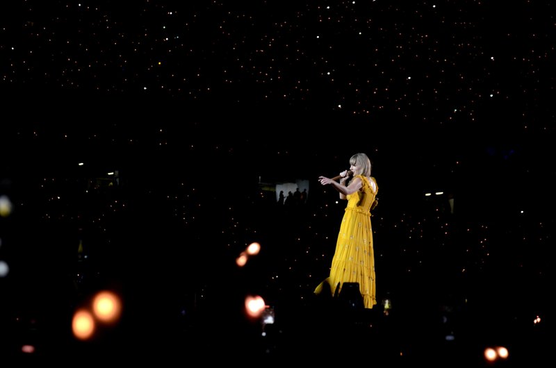 Taylor Swift — November 17 - Rio de Janeiro, Brazil — photo 25