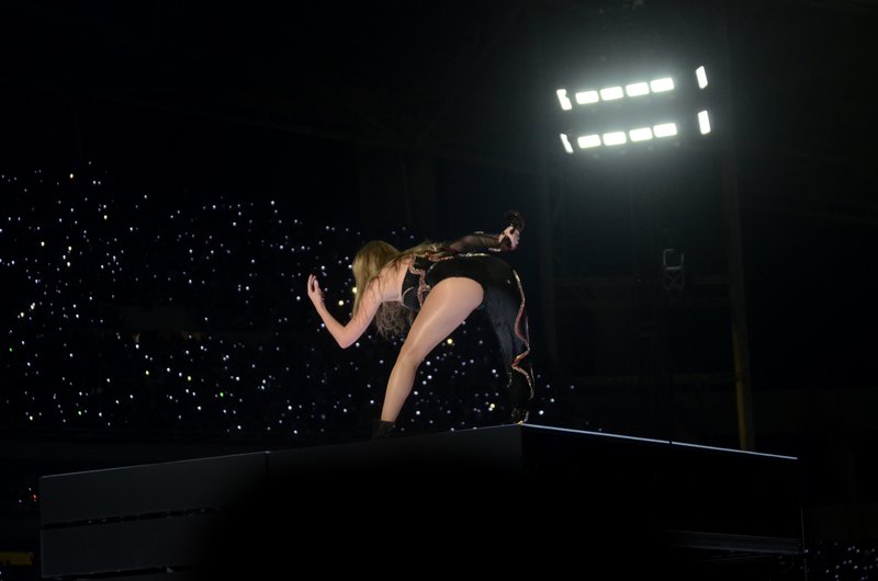 Taylor Swift — November 17 - Rio de Janeiro, Brazil — photo 34