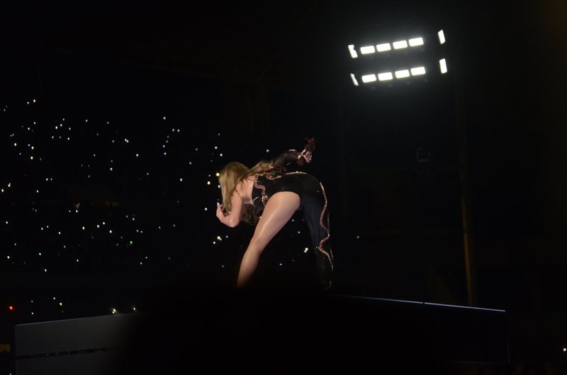 Taylor Swift — November 17 - Rio de Janeiro, Brazil — photo 35