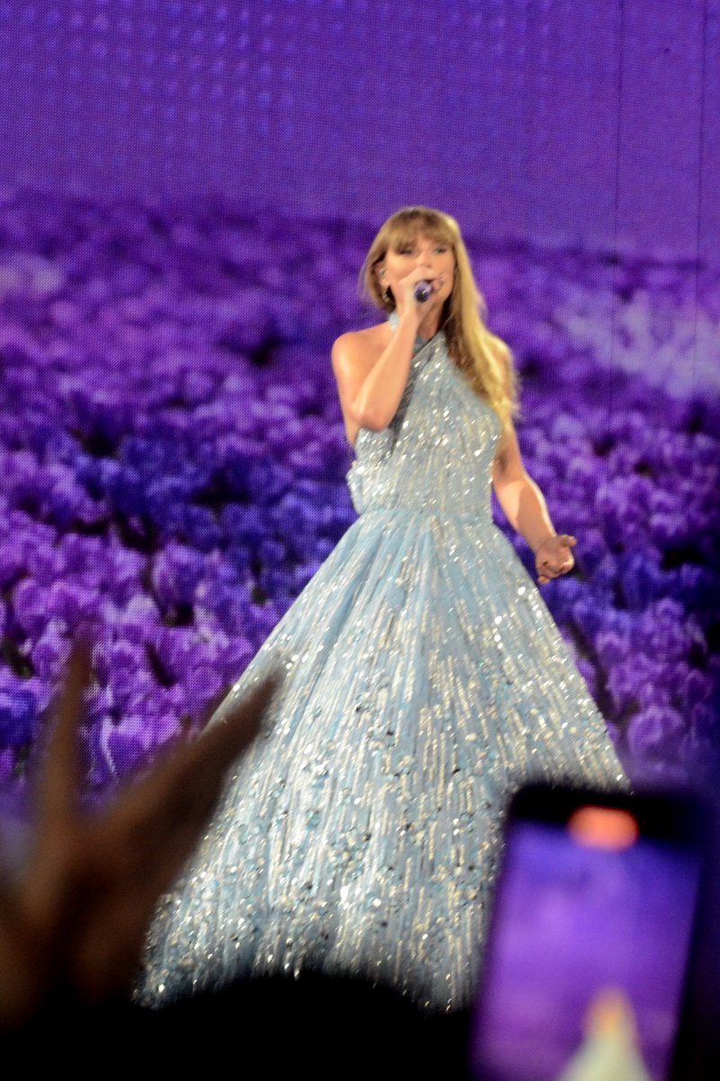 Taylor Swift — November 17 - Rio de Janeiro, Brazil — photo 38