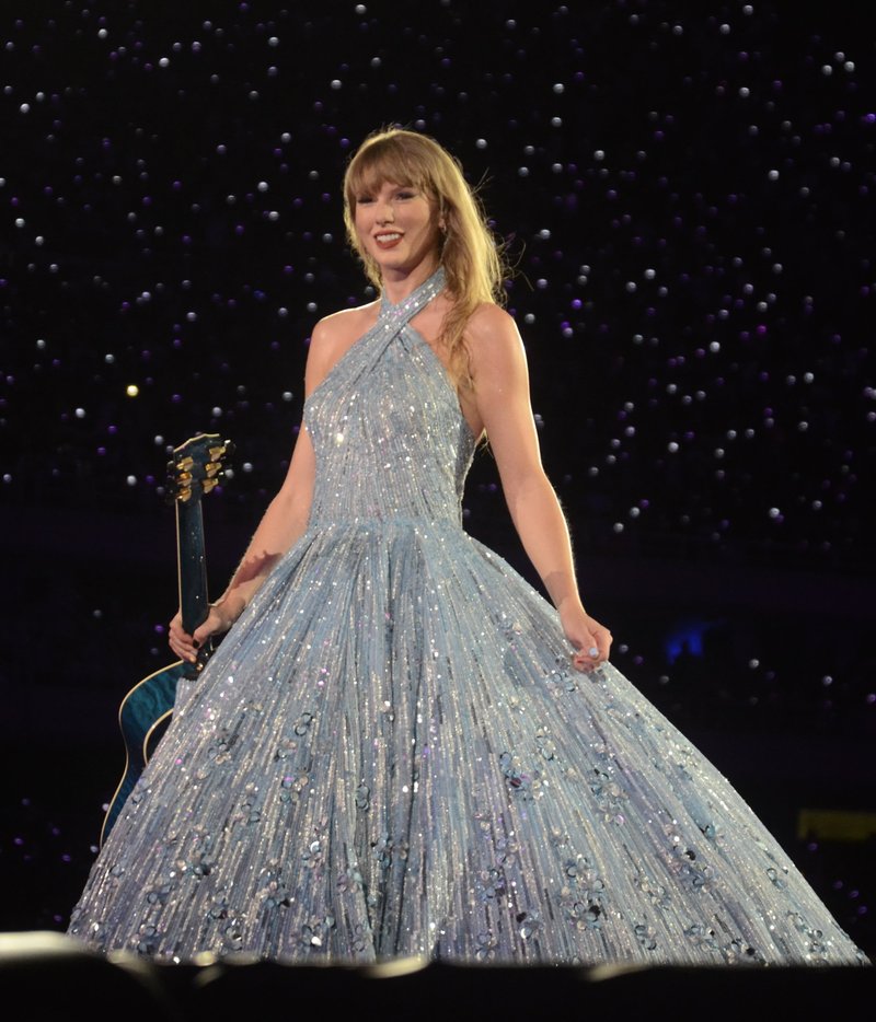Taylor Swift — November 17 - Rio de Janeiro, Brazil — photo 41