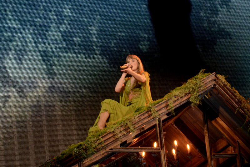 Taylor Swift — November 17 - Rio de Janeiro, Brazil — photo 46
