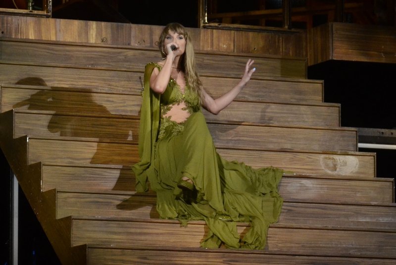 Taylor Swift — November 17 - Rio de Janeiro, Brazil — photo 48
