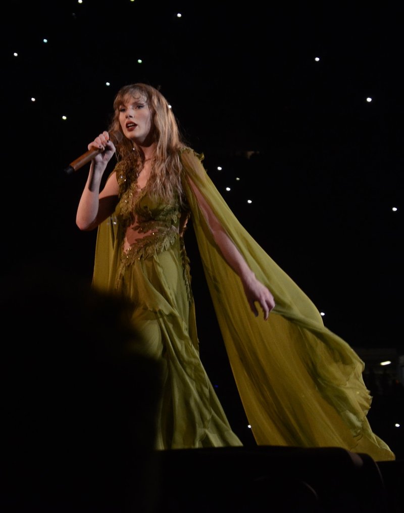Taylor Swift — November 17 - Rio de Janeiro, Brazil — photo 53