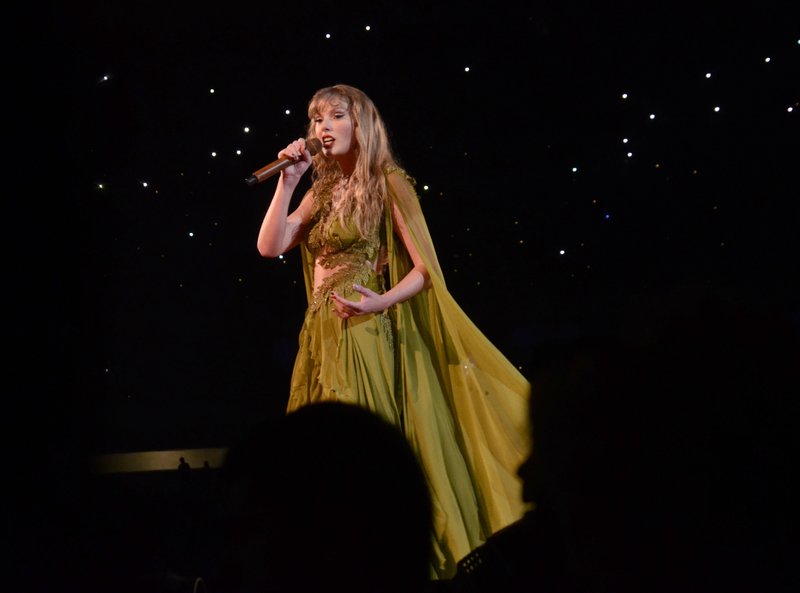 Taylor Swift — November 17 - Rio de Janeiro, Brazil — photo 55