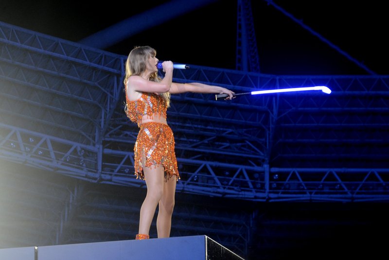 Taylor Swift — November 17 - Rio de Janeiro, Brazil — photo 58