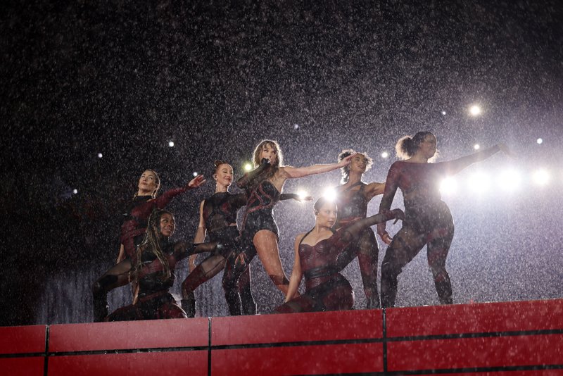 Taylor Swift — November 19 - Rio de Janeiro, Brazil — photo 2
