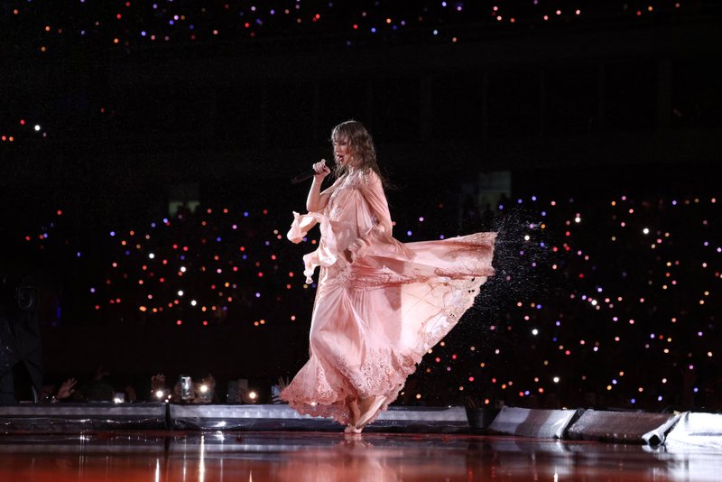 Taylor Swift — November 19 - Rio de Janeiro, Brazil — photo 4