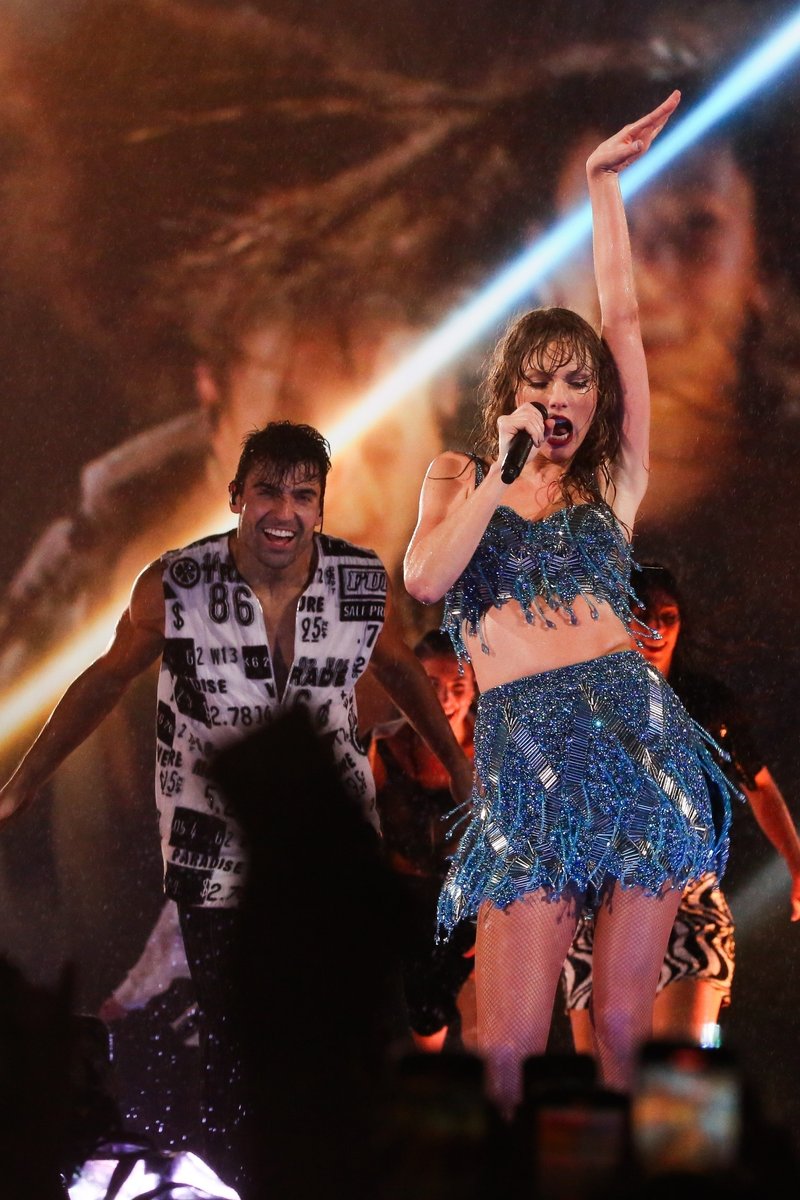 Taylor Swift — November 19 - Rio de Janeiro, Brazil — photo 17
