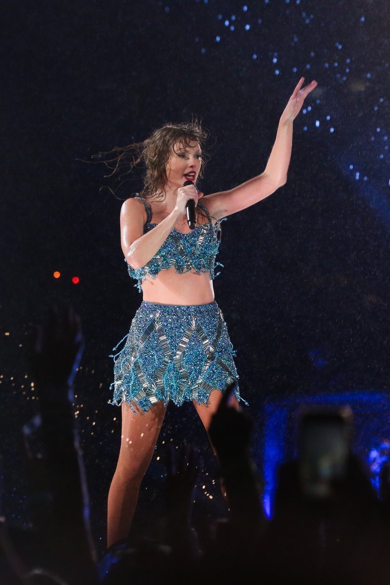 Taylor Swift — November 19 - Rio de Janeiro, Brazil — photo 21