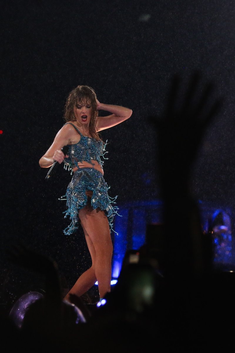 Taylor Swift — November 19 - Rio de Janeiro, Brazil — photo 39