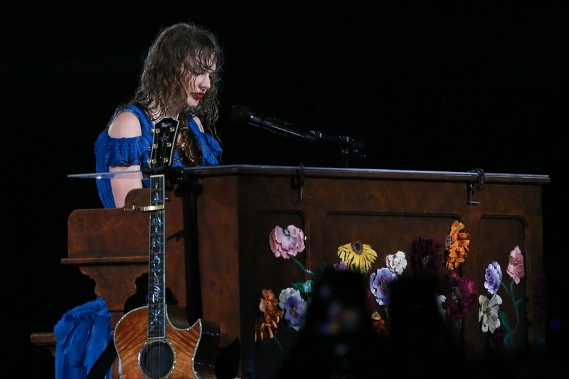 Taylor Swift — November 19 - Rio de Janeiro, Brazil — photo 71