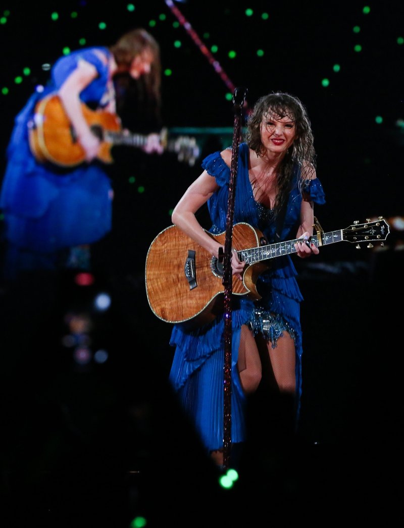 Taylor Swift — November 19 - Rio de Janeiro, Brazil — photo 80
