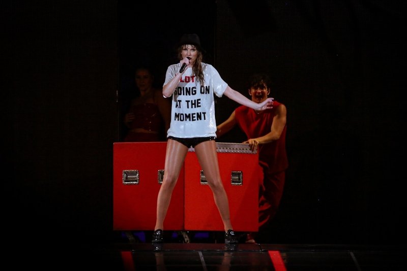 Taylor Swift — November 19 - Rio de Janeiro, Brazil — photo 96
