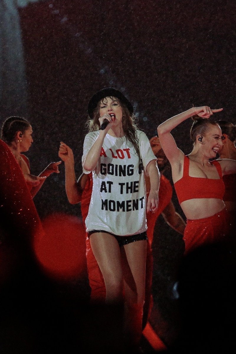 Taylor Swift — November 19 - Rio de Janeiro, Brazil — photo 149