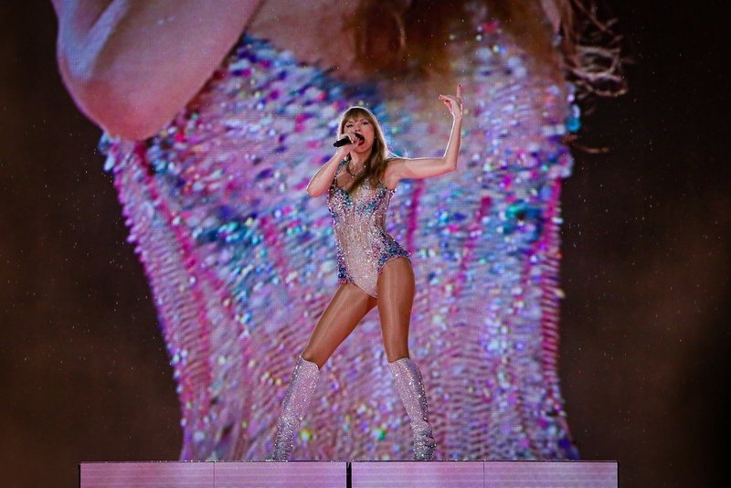 Taylor Swift — November 19 - Rio de Janeiro, Brazil — photo 150