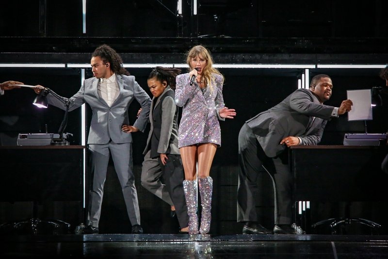 Taylor Swift — November 19 - Rio de Janeiro, Brazil — photo 151