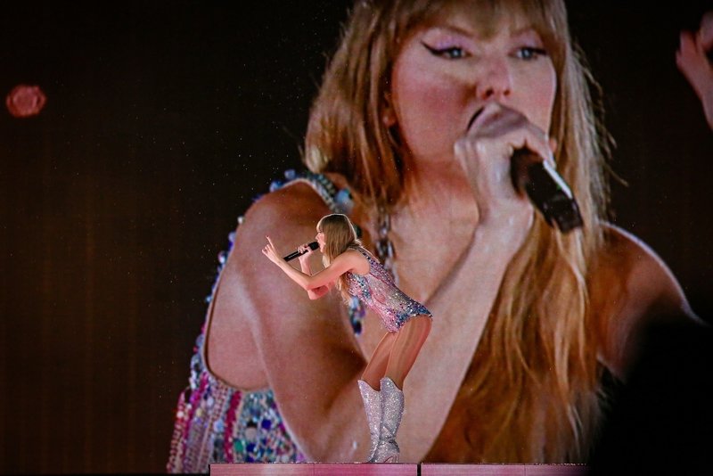 Taylor Swift — November 19 - Rio de Janeiro, Brazil — photo 184