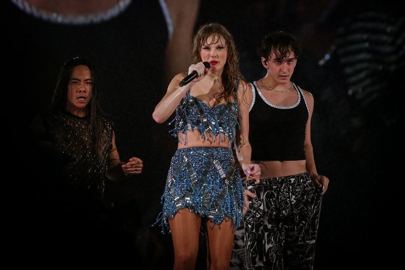 Taylor Swift — November 19 - Rio de Janeiro, Brazil — photo 185