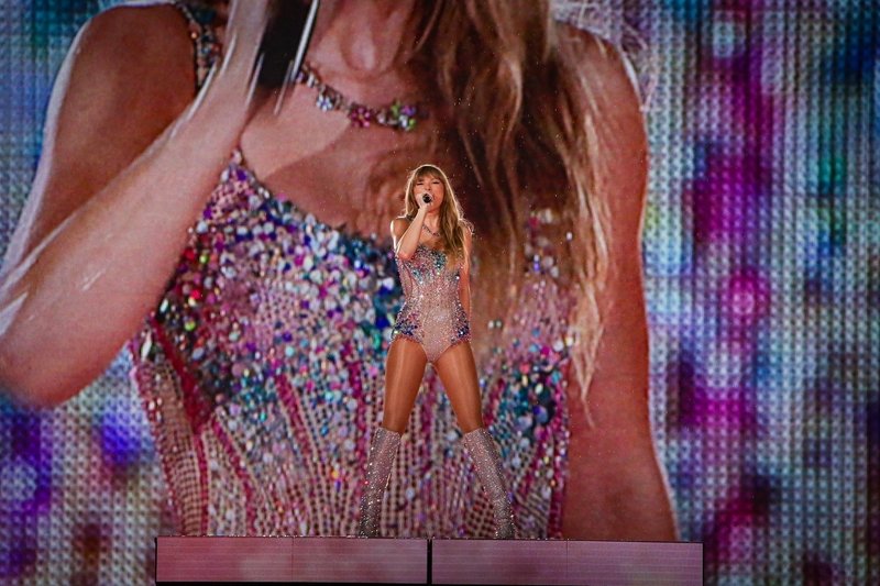 Taylor Swift — November 19 - Rio de Janeiro, Brazil — photo 200