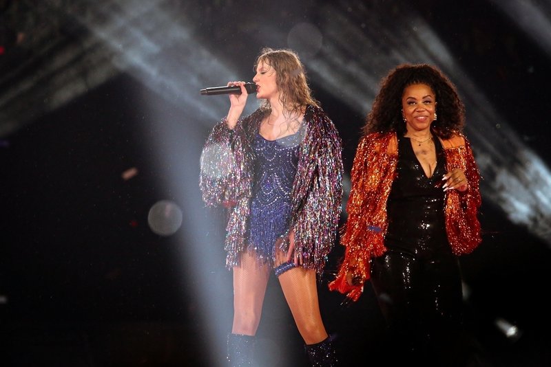 Taylor Swift — November 19 - Rio de Janeiro, Brazil — photo 235