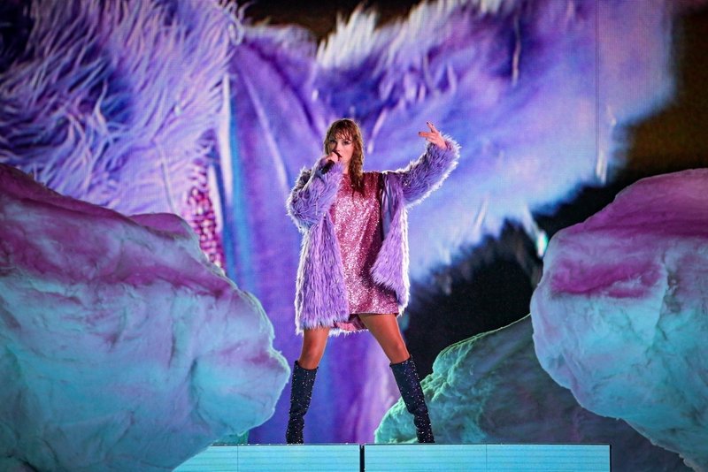 Taylor Swift — November 19 - Rio de Janeiro, Brazil — photo 258