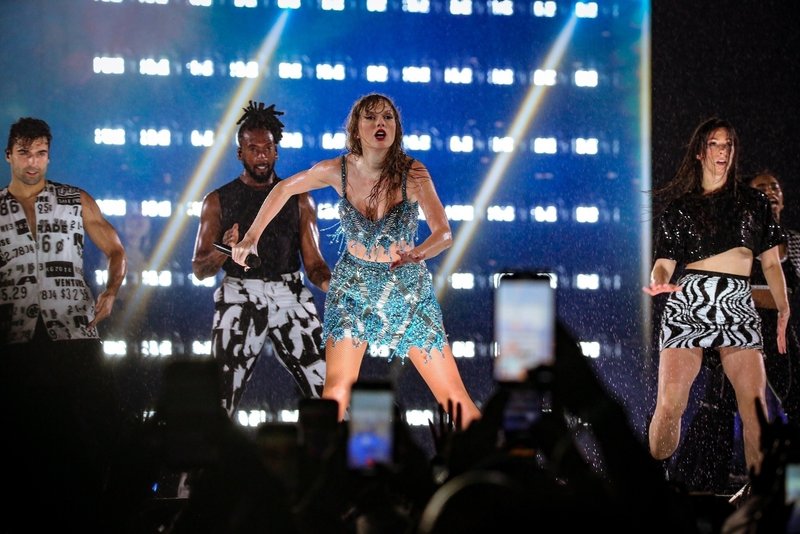 Taylor Swift — November 19 - Rio de Janeiro, Brazil — photo 281