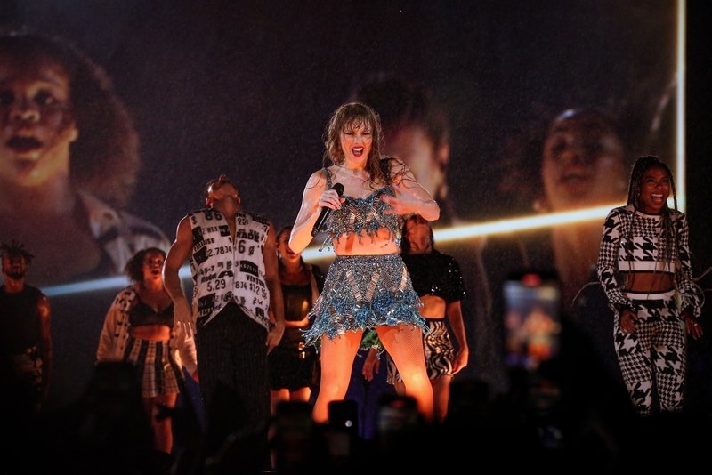 Taylor Swift — November 19 - Rio de Janeiro, Brazil — photo 284