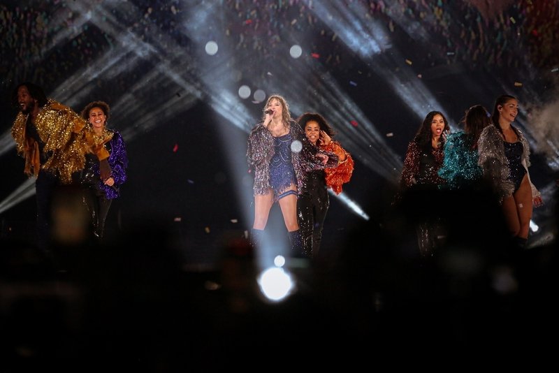 Taylor Swift — November 19 - Rio de Janeiro, Brazil — photo 303