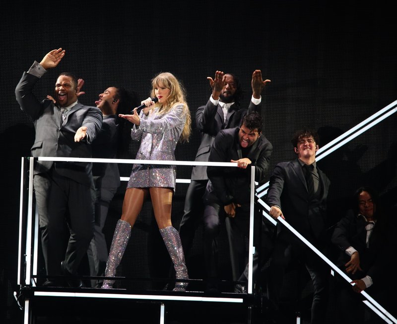 Taylor Swift — November 19 - Rio de Janeiro, Brazil — photo 333