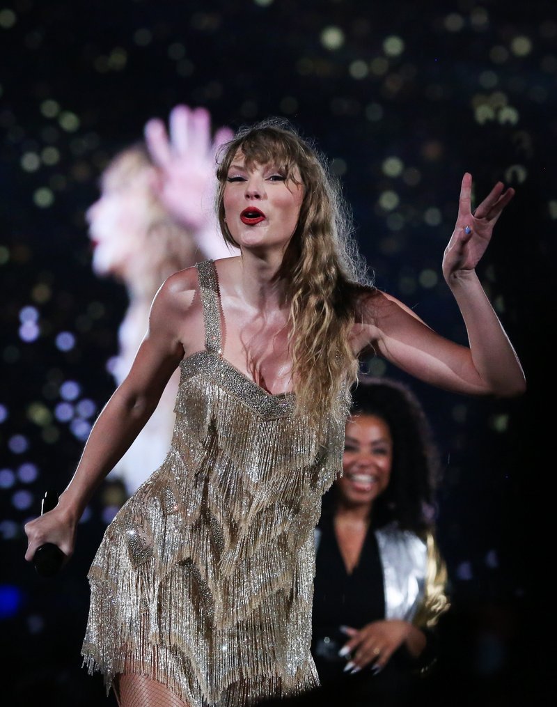 Taylor Swift — November 19 - Rio de Janeiro, Brazil — photo 343