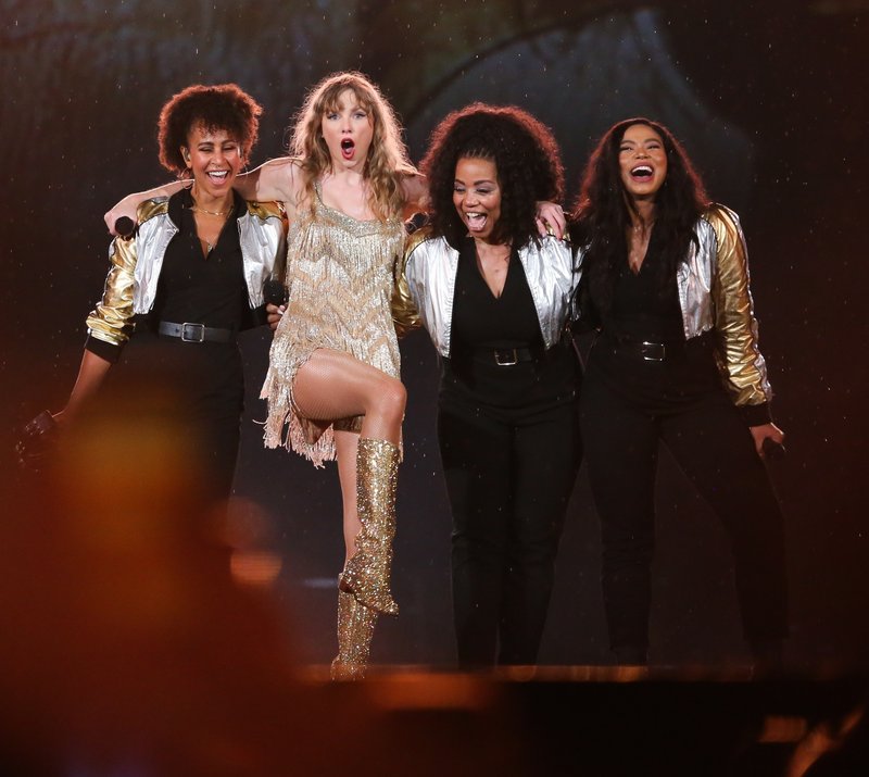 Taylor Swift — November 19 - Rio de Janeiro, Brazil — photo 361