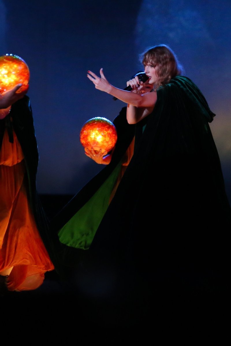 Taylor Swift — November 19 - Rio de Janeiro, Brazil — photo 370