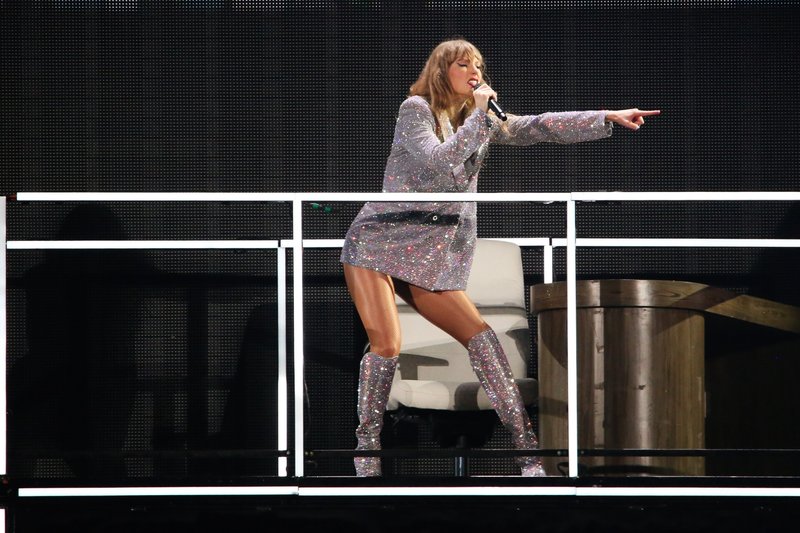 Taylor Swift — November 19 - Rio de Janeiro, Brazil — photo 373