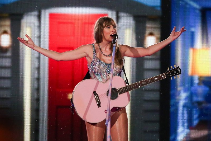 Taylor Swift — November 19 - Rio de Janeiro, Brazil — photo 379