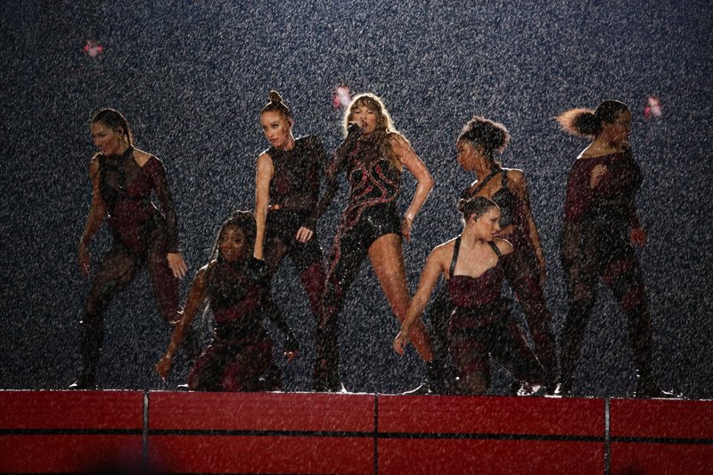 Taylor Swift — November 19 - Rio de Janeiro, Brazil — photo 380