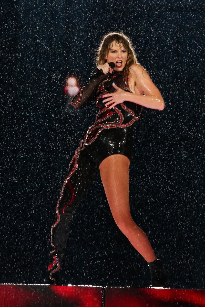 Taylor Swift — November 19 - Rio de Janeiro, Brazil — photo 385