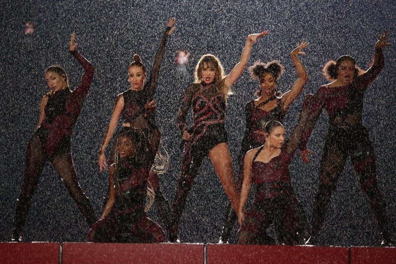Taylor Swift — November 19 - Rio de Janeiro, Brazil — photo 398