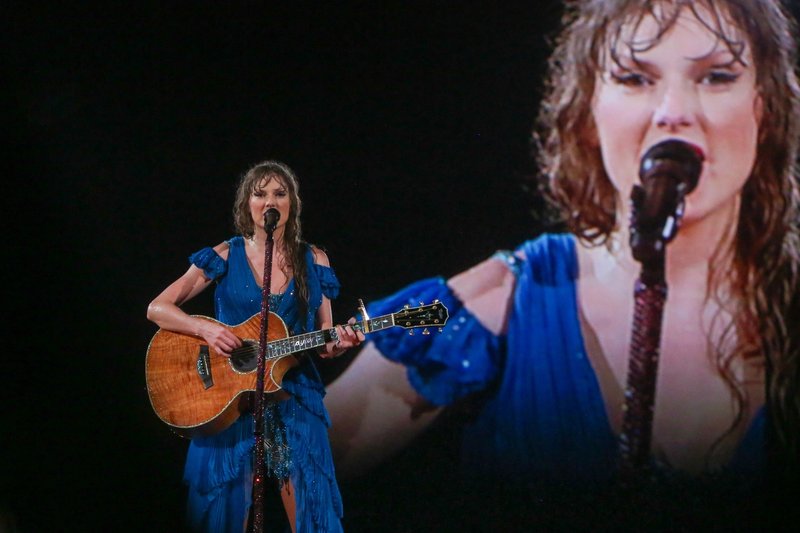 Taylor Swift — November 19 - Rio de Janeiro, Brazil — photo 435
