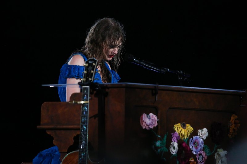Taylor Swift — November 19 - Rio de Janeiro, Brazil — photo 438