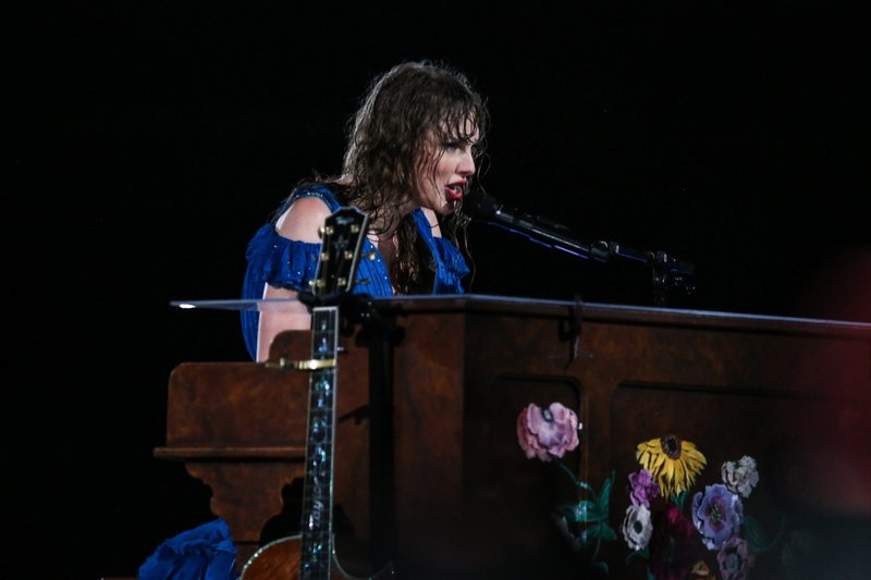 Taylor Swift — November 19 - Rio de Janeiro, Brazil — photo 481
