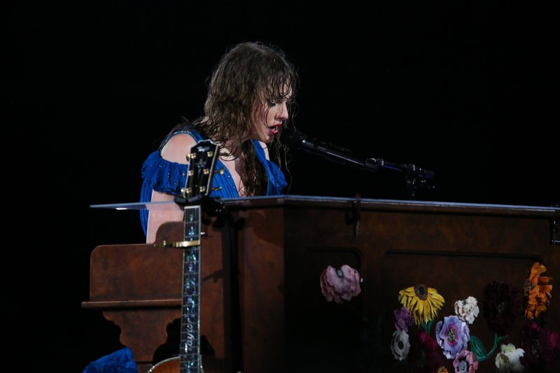 Taylor Swift — November 19 - Rio de Janeiro, Brazil — photo 511