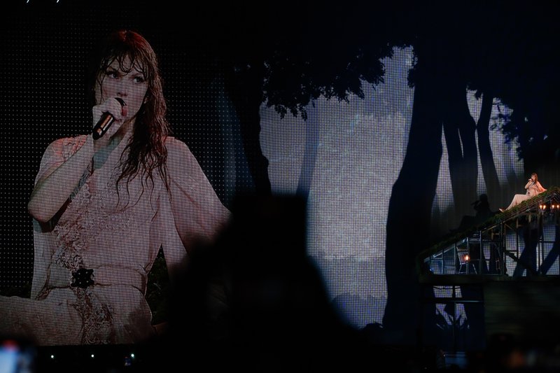 Taylor Swift — November 19 - Rio de Janeiro, Brazil — photo 520