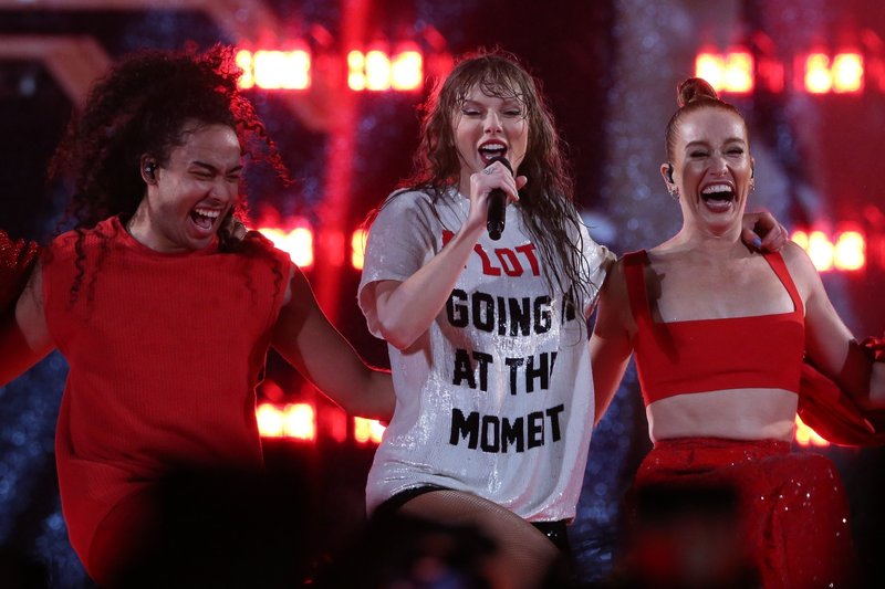 Taylor Swift — November 19 - Rio de Janeiro, Brazil — photo 535