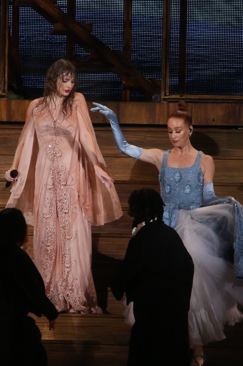 Taylor Swift — November 19 - Rio de Janeiro, Brazil — photo 544