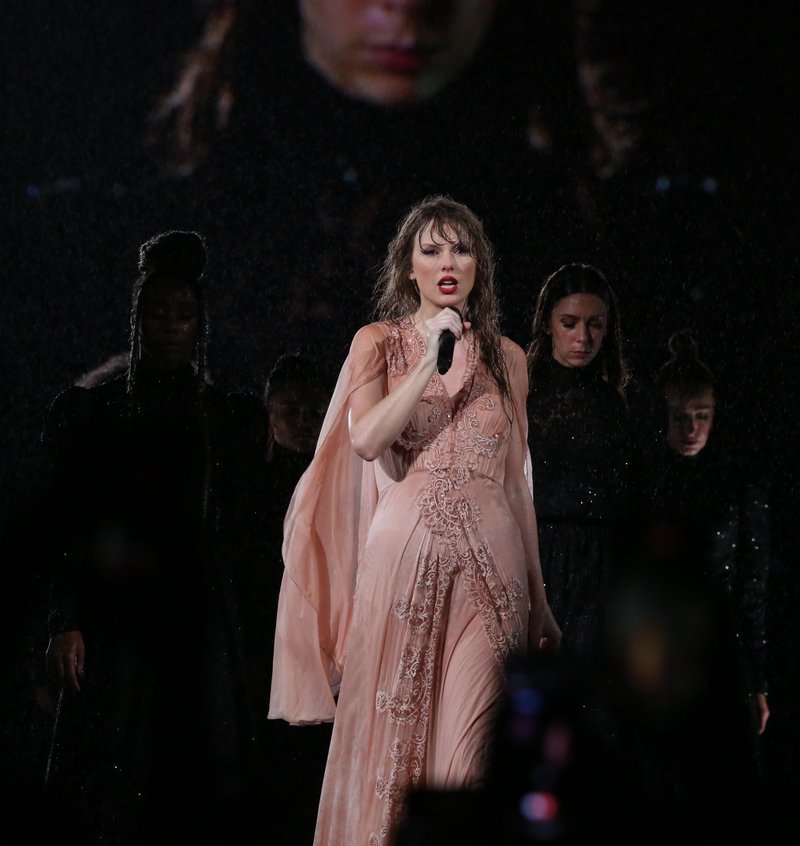 Taylor Swift — November 19 - Rio de Janeiro, Brazil — photo 552