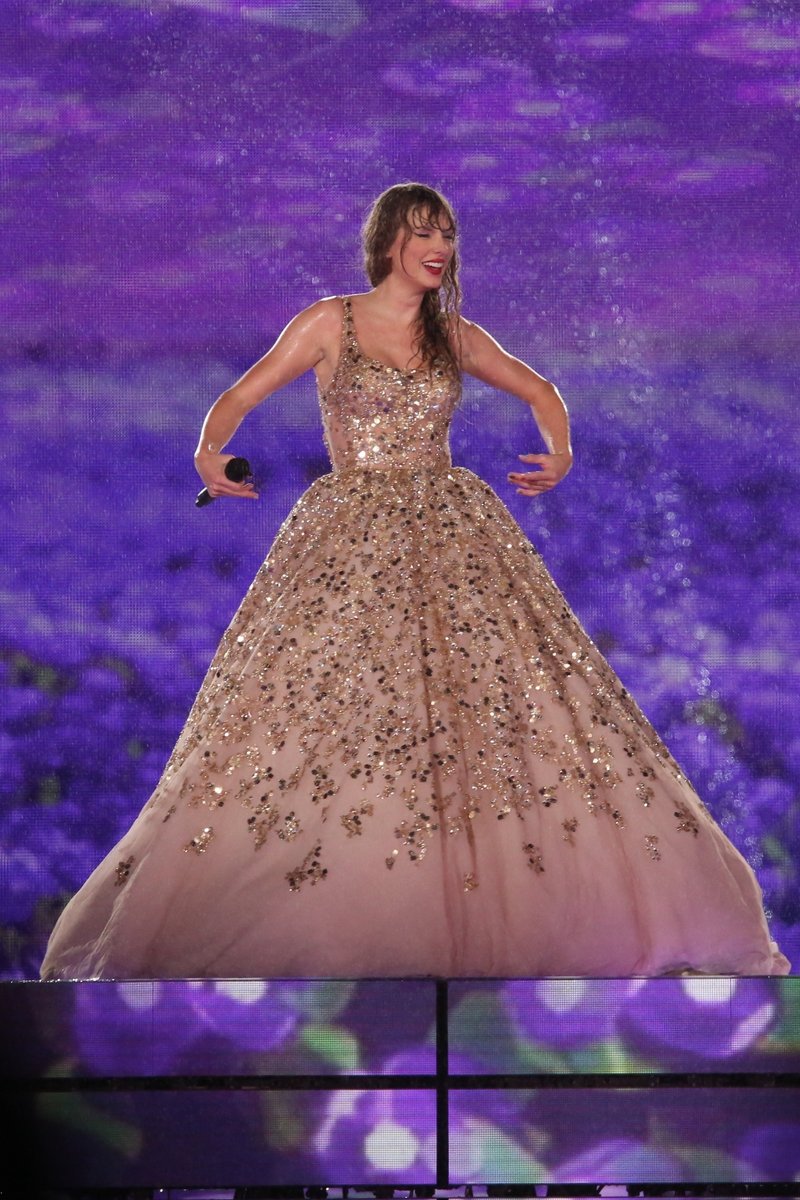 Taylor Swift — November 19 - Rio de Janeiro, Brazil — photo 554