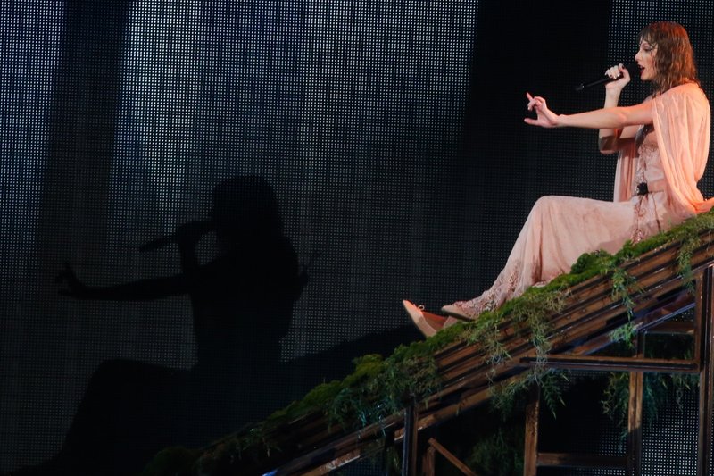 Taylor Swift — November 19 - Rio de Janeiro, Brazil — photo 559