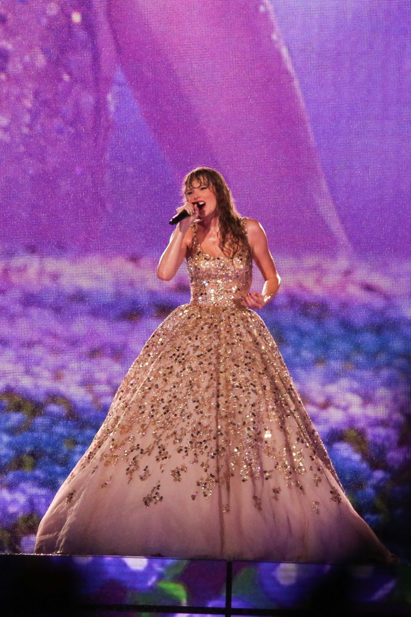 Taylor Swift — November 19 - Rio de Janeiro, Brazil — photo 560